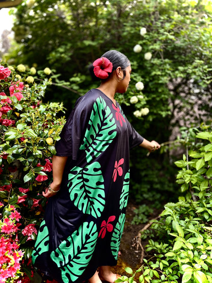 **Black Poncho